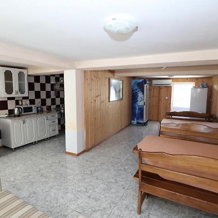 Rozalin Guest House Gudauta Ngoại thất bức ảnh