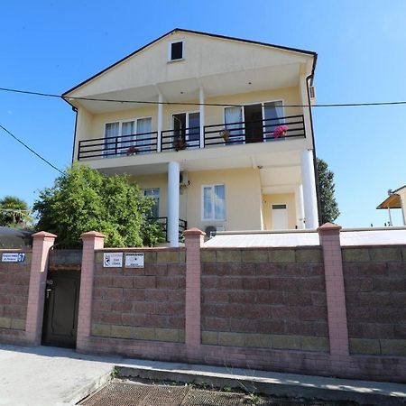 Rozalin Guest House Gudauta Ngoại thất bức ảnh