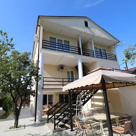Rozalin Guest House Gudauta Ngoại thất bức ảnh