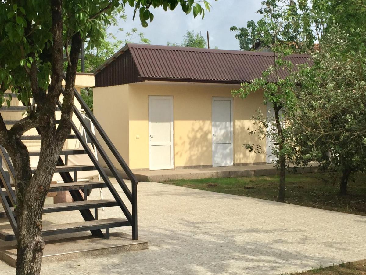 Rozalin Guest House Gudauta Ngoại thất bức ảnh