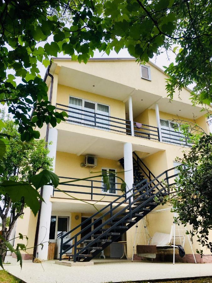 Rozalin Guest House Gudauta Ngoại thất bức ảnh