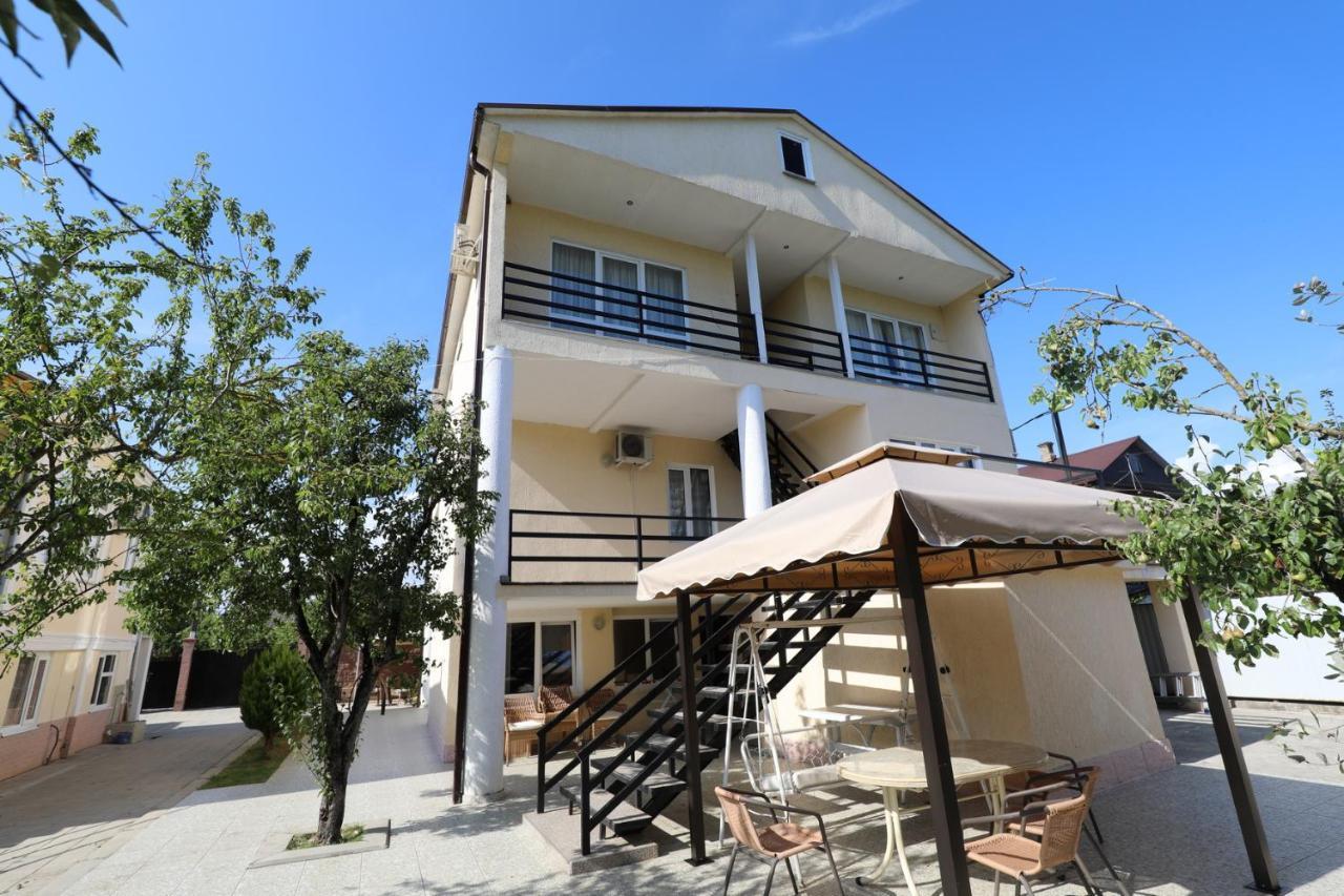 Rozalin Guest House Gudauta Ngoại thất bức ảnh